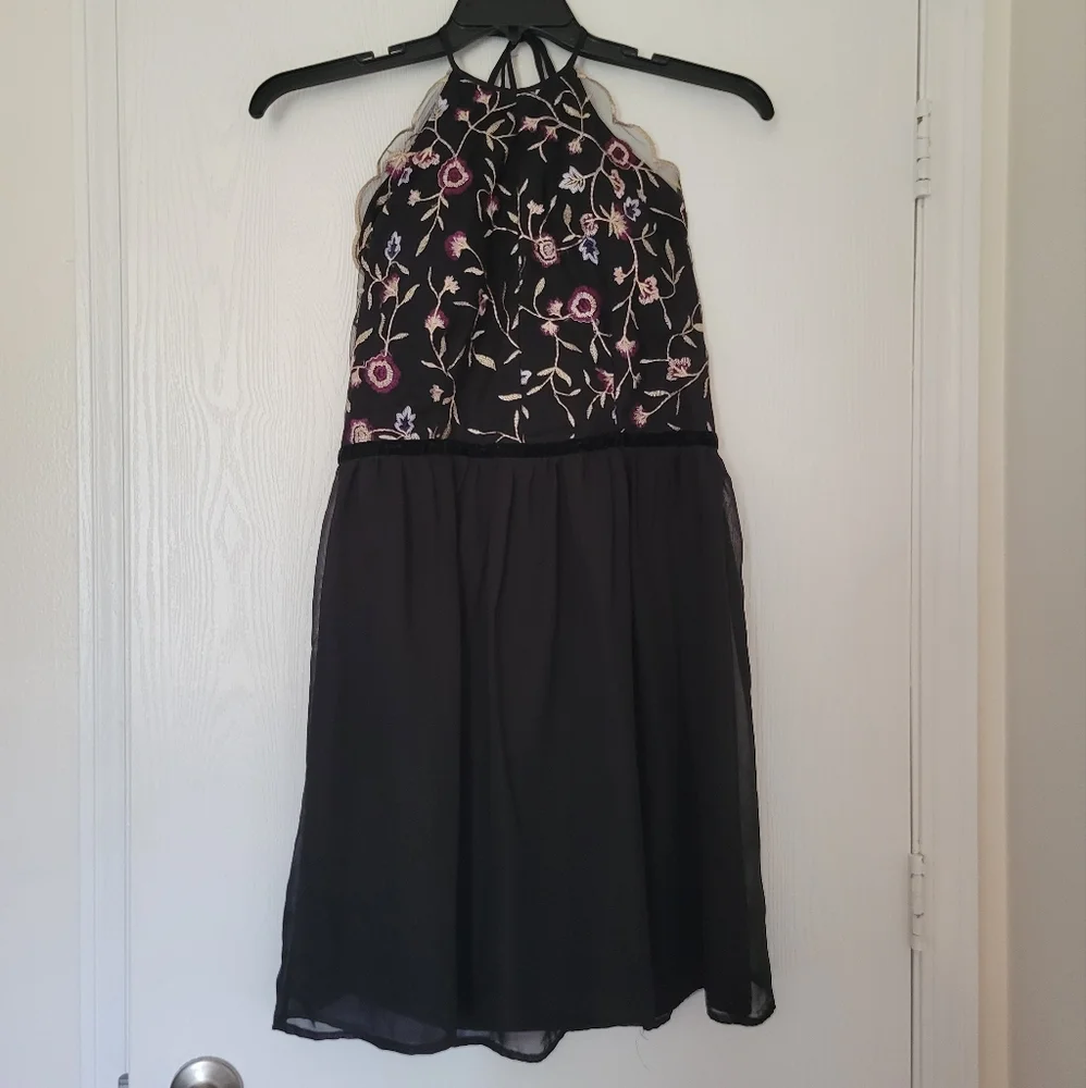 Francesca's floral halter dress - Picture 5 of 11